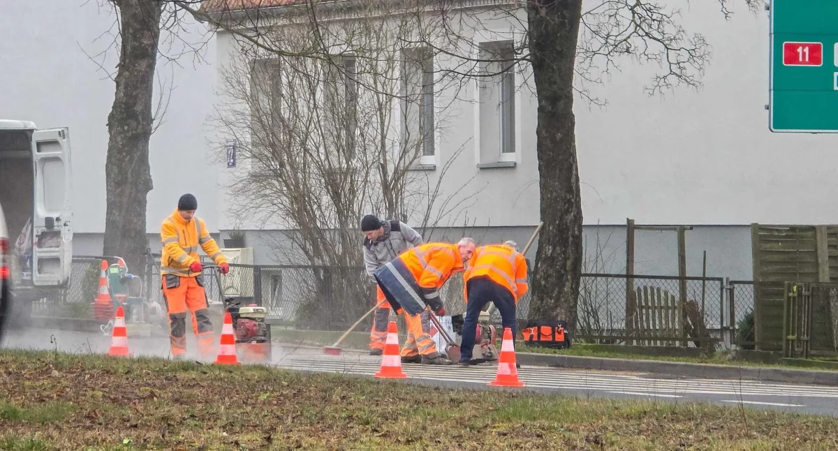 Wiadomości, Już wkrótce dwa pasy w kierunku centrum Trwa frezowanie nawierzchni - zdjęcie, fotografia