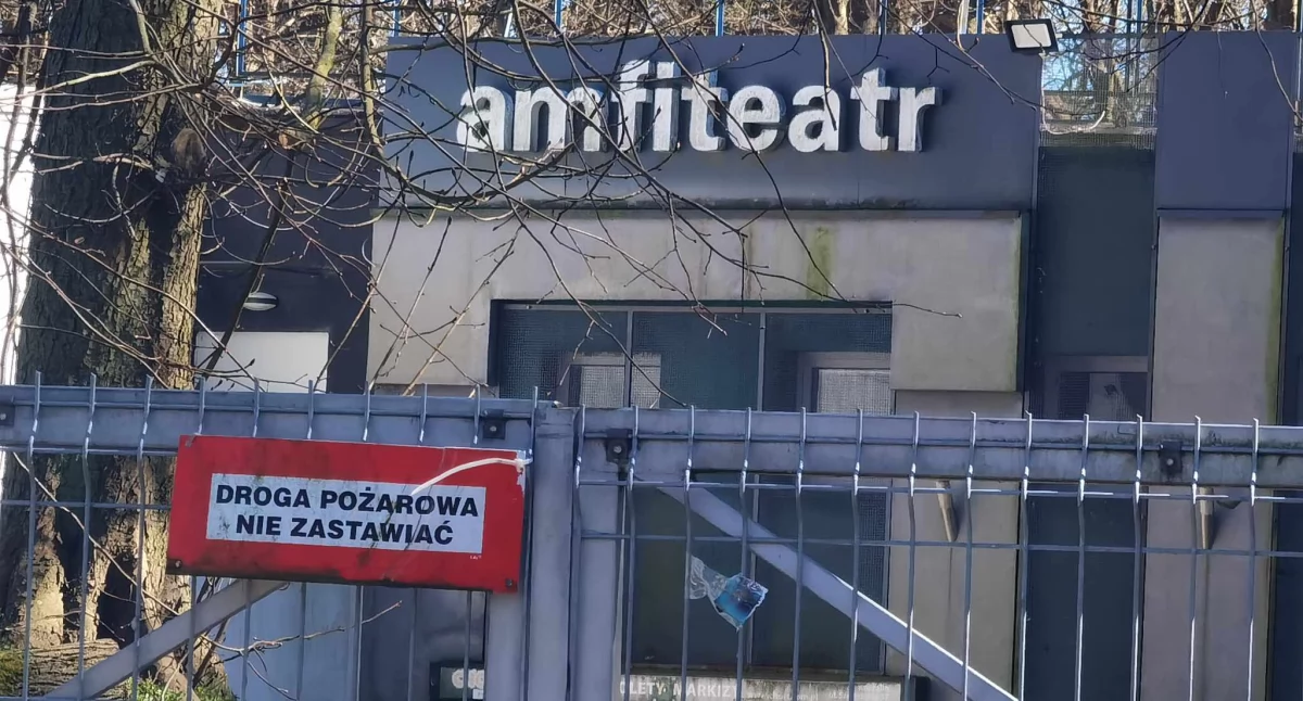 Wiadomości, Amfiteatr wydzierżawiony Roczna stawka ustalona trzech przebiciach - zdjęcie, fotografia