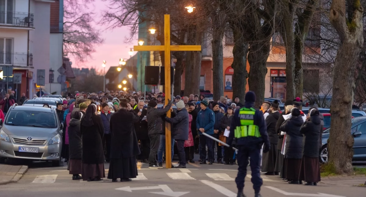 Wiadomości, Droga Krzyżowa Kołobrzegu (zdjęcia) - zdjęcie, fotografia
