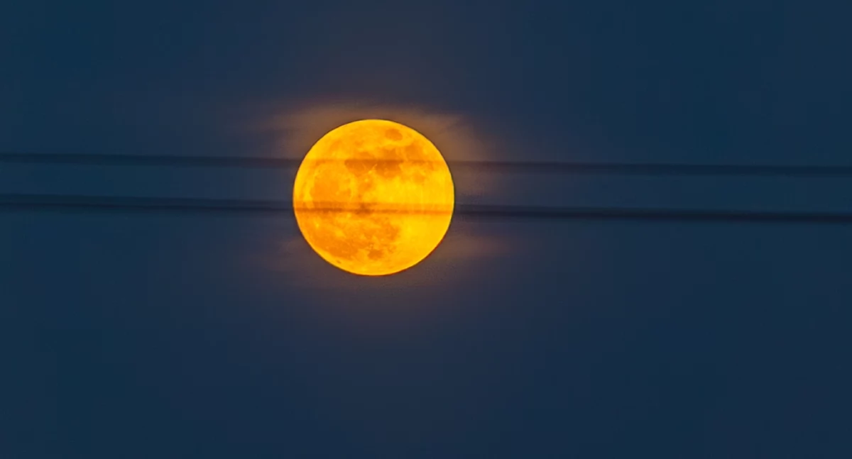 Wiadomości, Różowa Pełnia Księżyca Kołobrzegiem (foto) - zdjęcie, fotografia