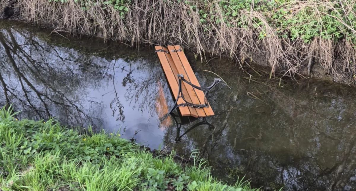 Wiadomości, Deptak Sianożętach zdemolowany ktoś widział sprawców - zdjęcie, fotografia