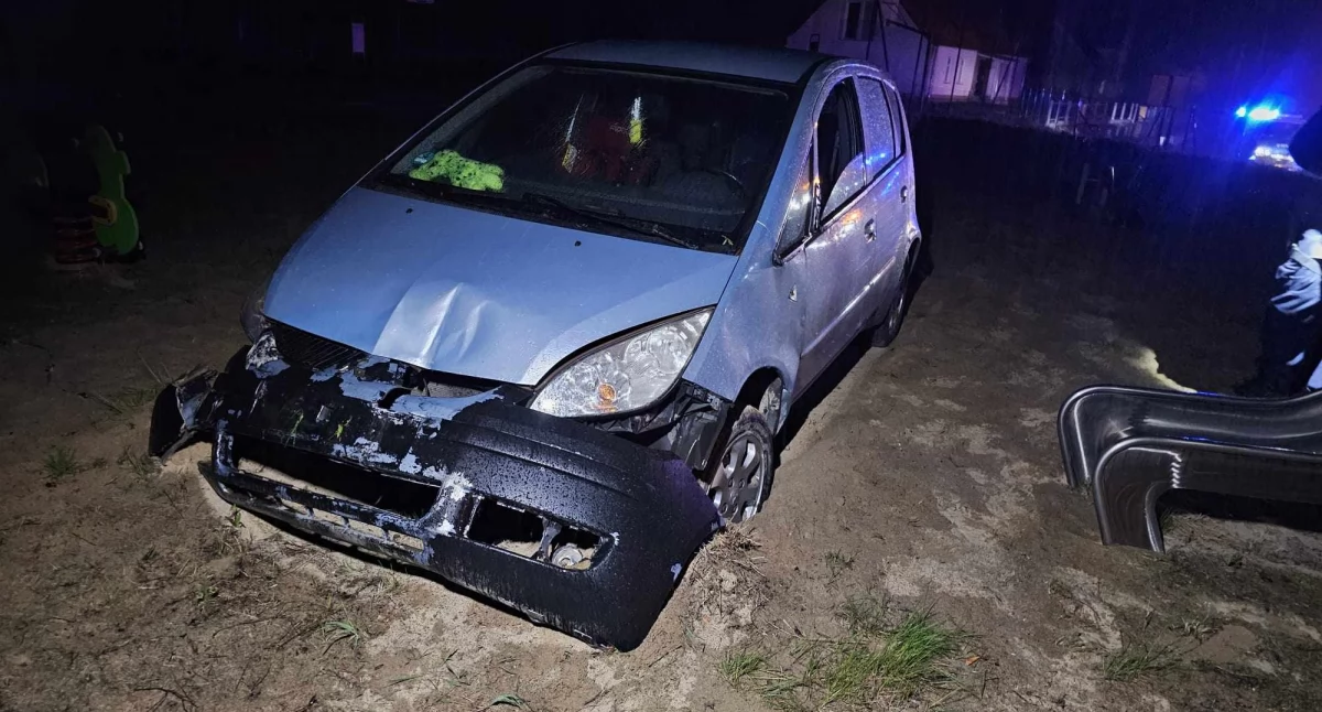 Kronika policyjna, Rozpędzone Mitsubishi wjechało zabaw Kierowca kompletnie pijany - zdjęcie, fotografia