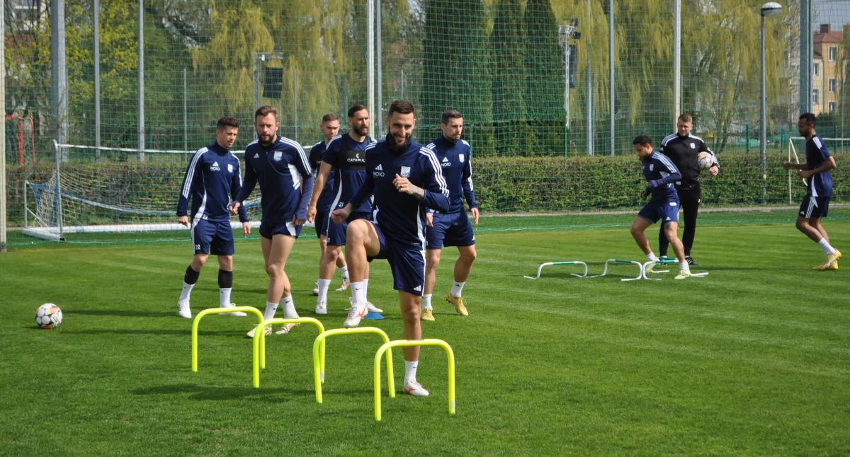 Piłka nożna, dziś piłkarski stadionie Śliwińskiego! Przyjeżdża krotny mistrz Polski - zdjęcie, fotografia