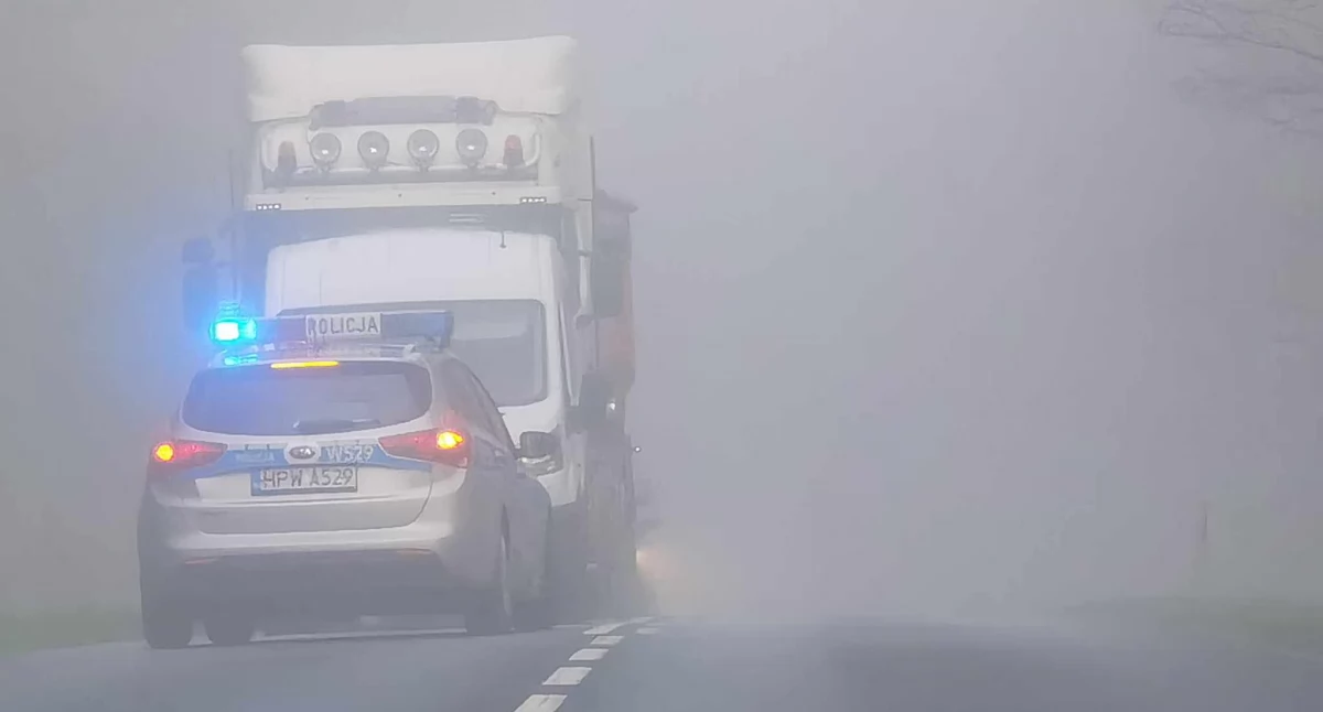 Wypadki drogowe, Zderzenie dwóch Droga całkowicie zablokowana - zdjęcie, fotografia