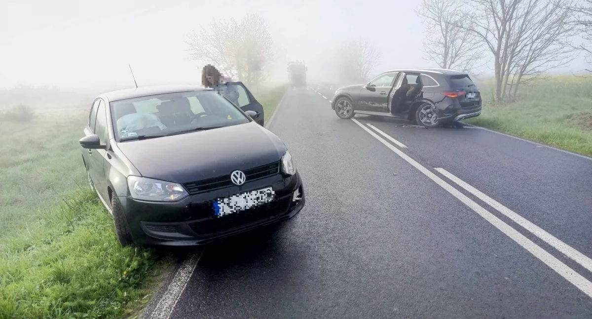 Wypadki drogowe, Zderzenie wyprzedzaniu ciężarówki mandatu punktów - zdjęcie, fotografia