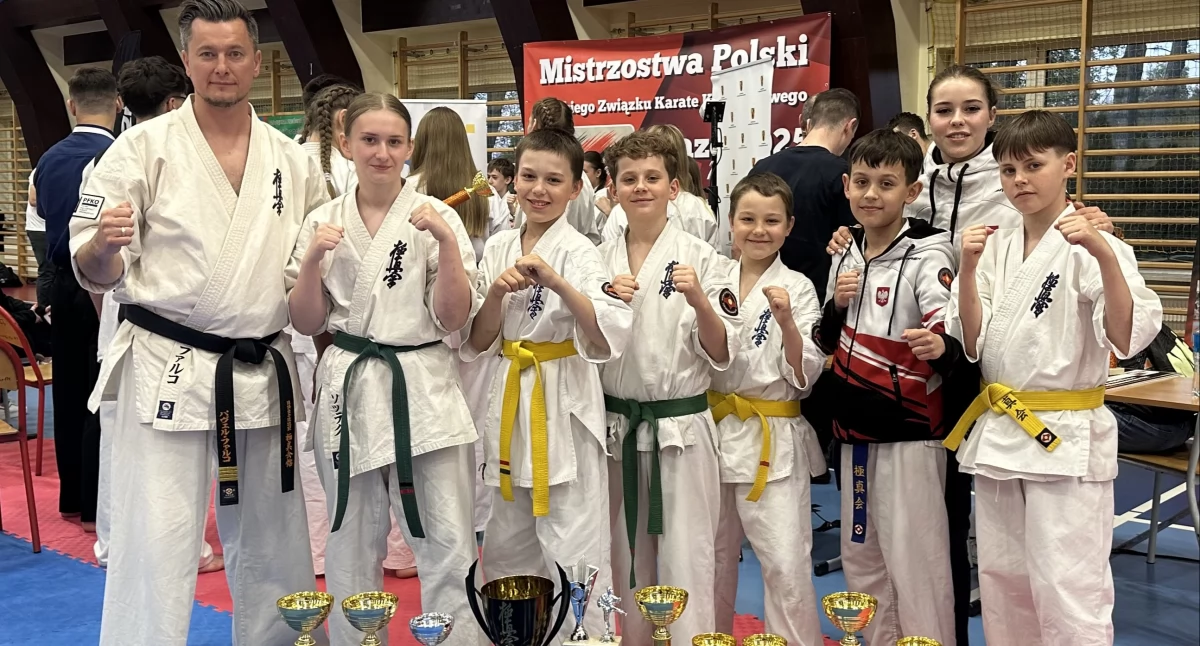 Sporty Walki, Buntai Kołobrzeg sukcesem Mistrzostwach Polski Karate! wiceliderem klasyfikacji drużynowej - zdjęcie, fotografia