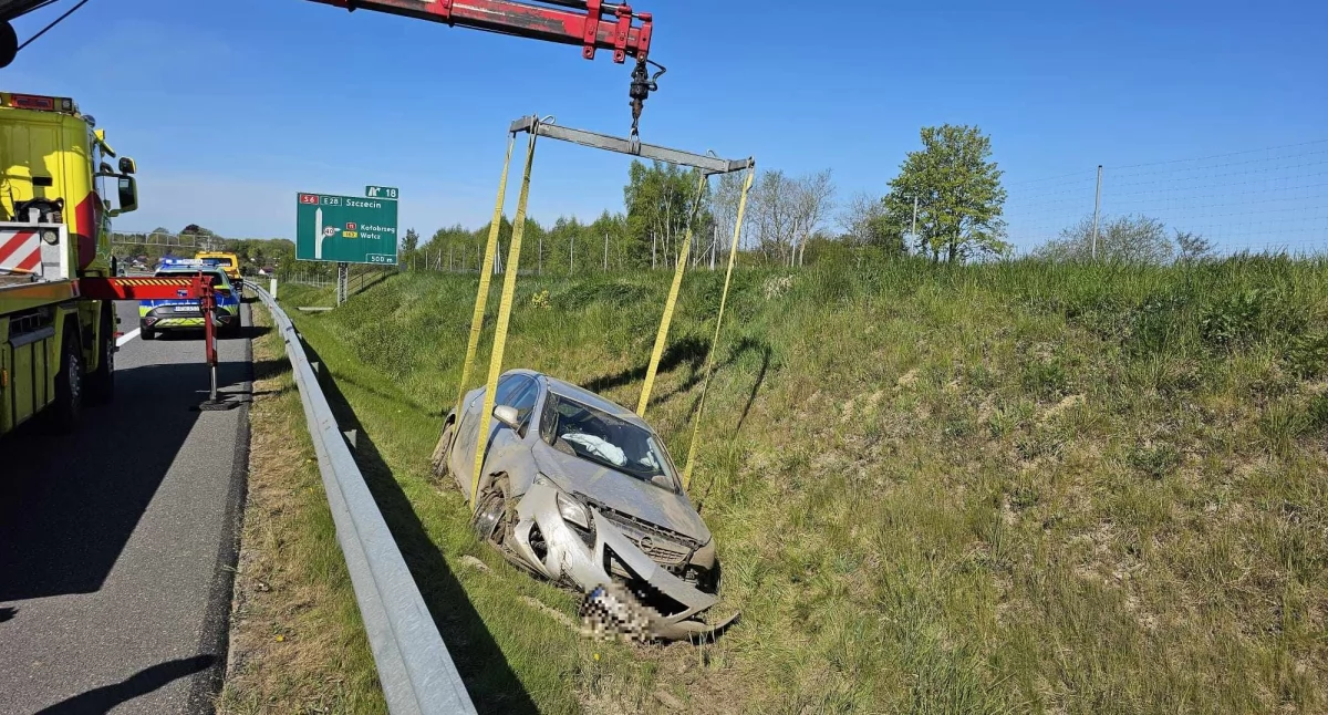 Wypadki drogowe, włos tragedii Zasnął kierownicą drodze ekspresowej - zdjęcie, fotografia