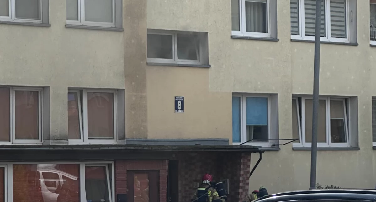 Straż Pożarna, Pożar budynku Jerzego Duże zadymienie klatki schodowej - zdjęcie, fotografia