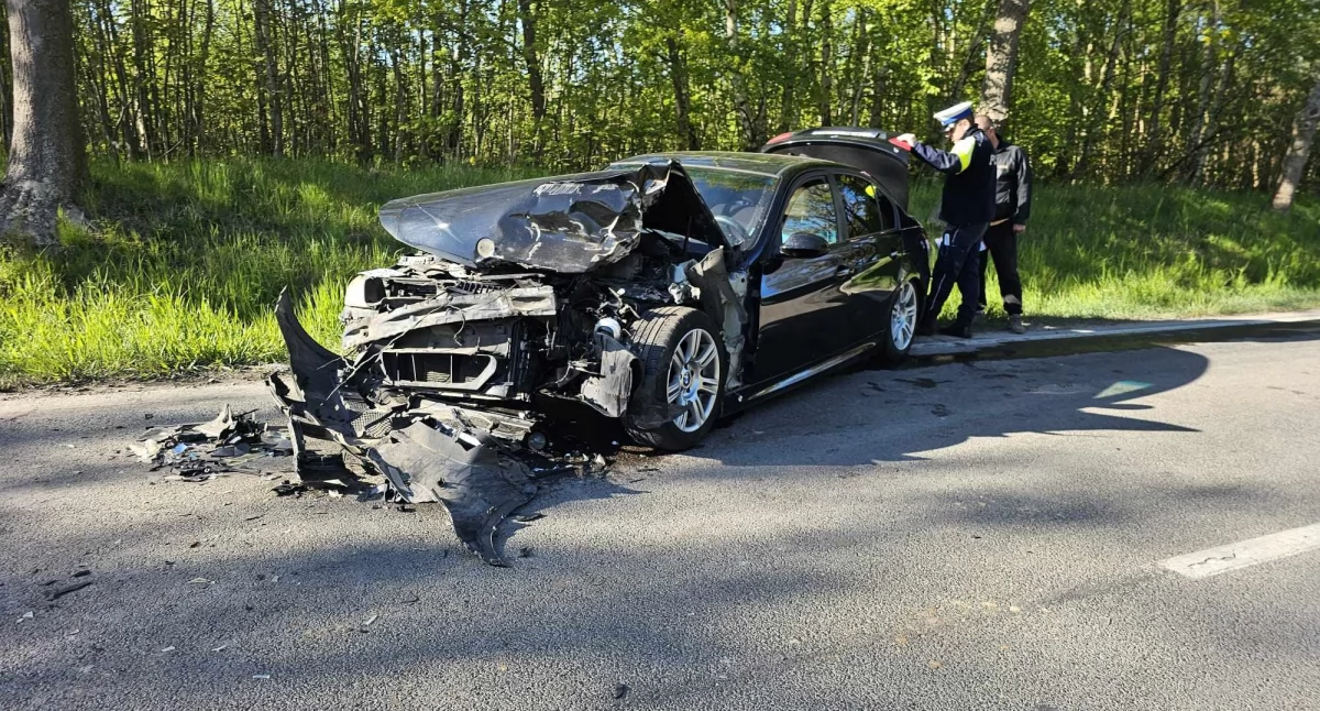 Wypadki drogowe, uderzyło ciężarówkę jedna osoba trafiła szpitala - zdjęcie, fotografia