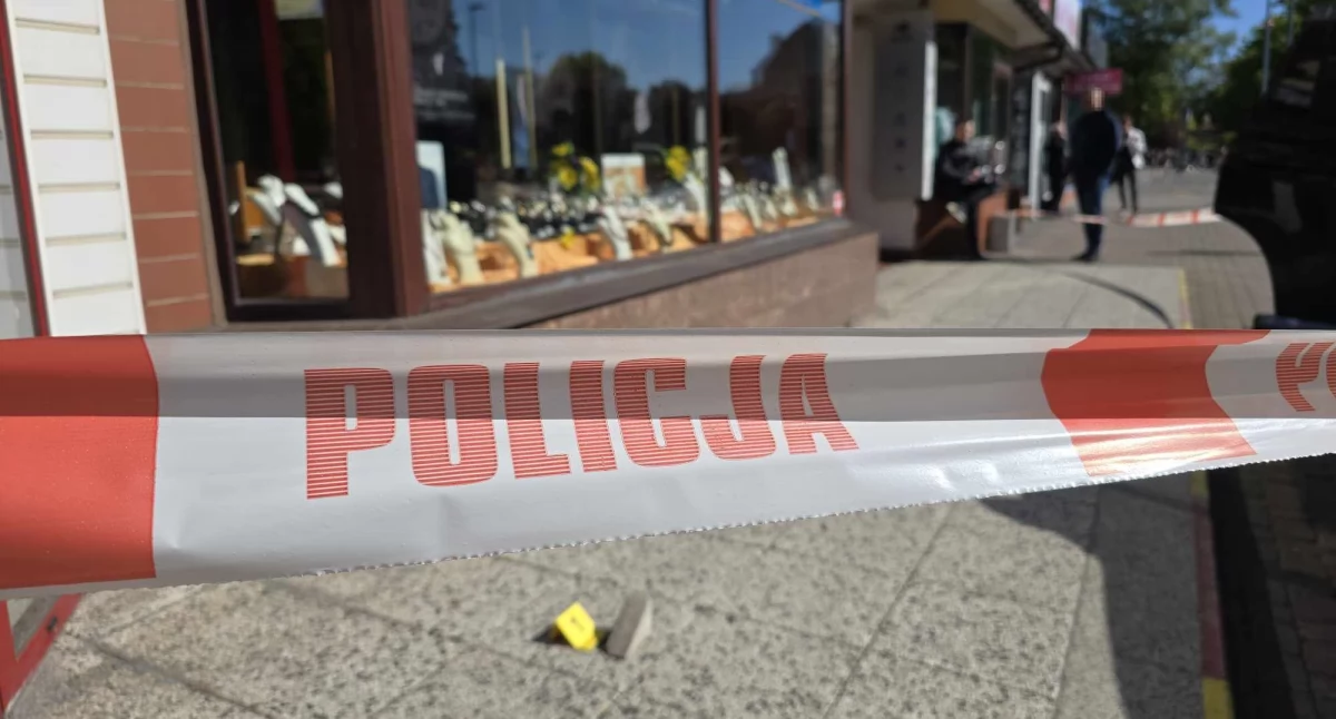 Kronika policyjna, Włamanie jubilera centrum Kołobrzegu dochodzenie poszukiwanie sprawców - zdjęcie, fotografia