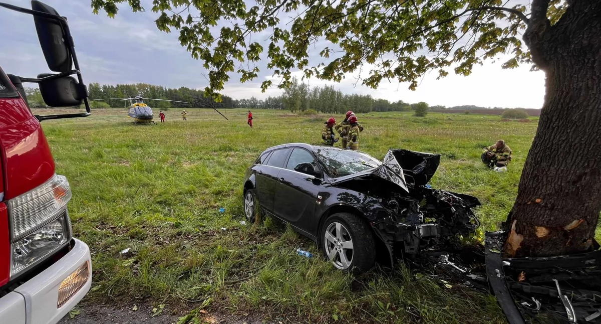 Wypadki drogowe, Poważny wypadek Czerninem osoby ranne interweniował śmigłowiec - zdjęcie, fotografia