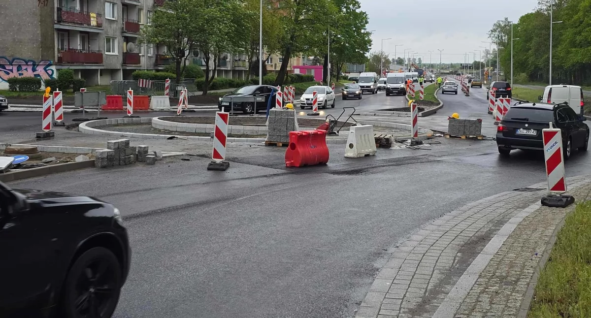 Wiadomości, rondo wyjeździe miasta - zdjęcie, fotografia