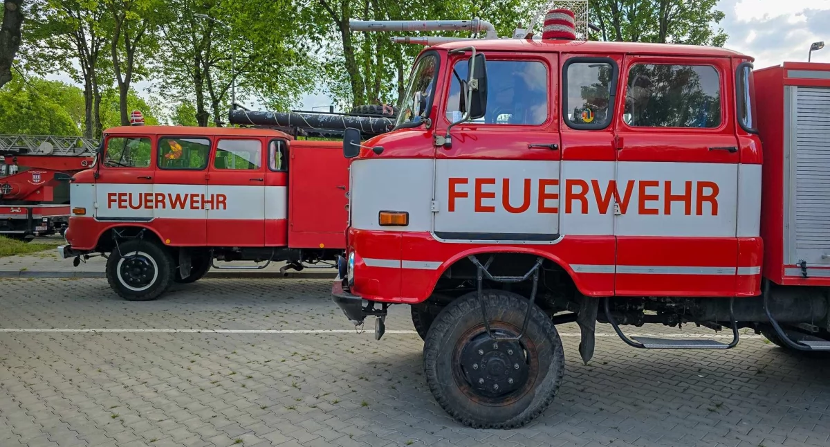 Wiadomości, Klasyki Kołobrzegu Miłośnicy motoryzacji odwiedzili miasto pojazdami marki - zdjęcie, fotografia