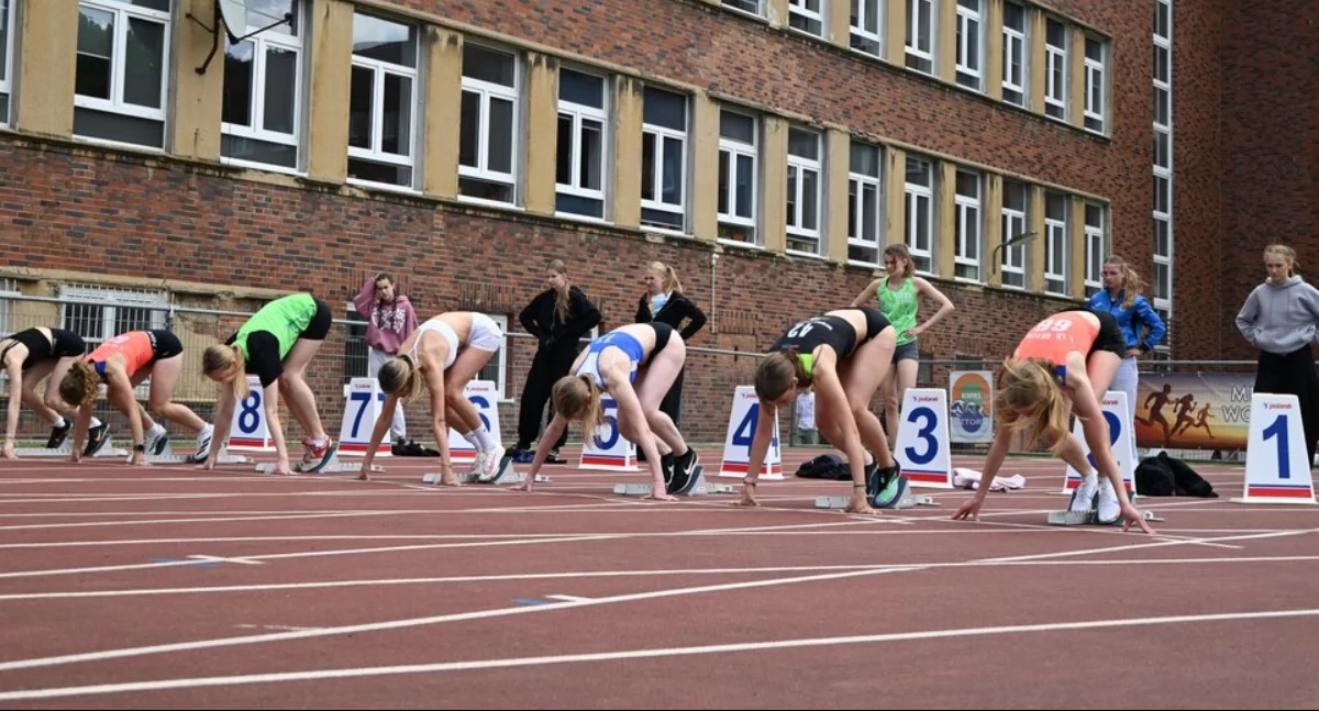Lekkoatletyka, Licealiada stadionie Kołobrzegu Młodzi lekkoatleci walczyli tytuł najlepszych województwie - zdjęcie, fotografia