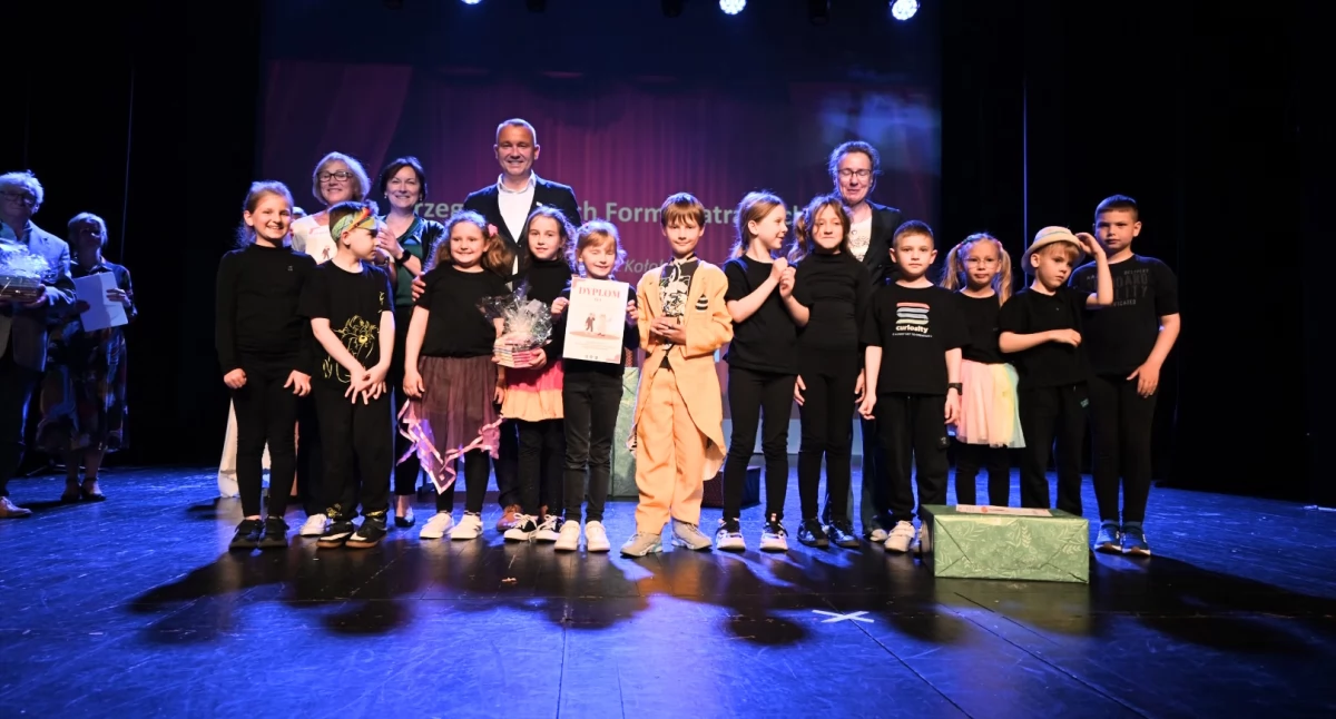 Wiadomości, Barwne kostiumy emocje scenie entuzjazm publiczności Przegląd Małych Teatralnych - zdjęcie, fotografia