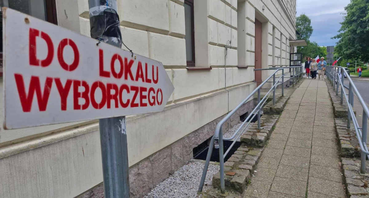 Wiadomości, Wysoka frekwencja wyborców zagłosował - zdjęcie, fotografia