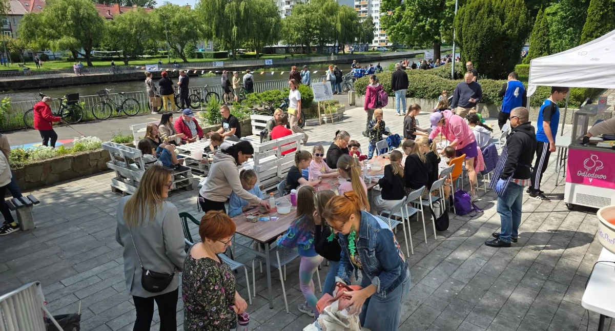 Biblioteka, Czerwiec Miejskiej Bibliotece Publicznej ciekawego znalazło programie wydarzeń - zdjęcie, fotografia
