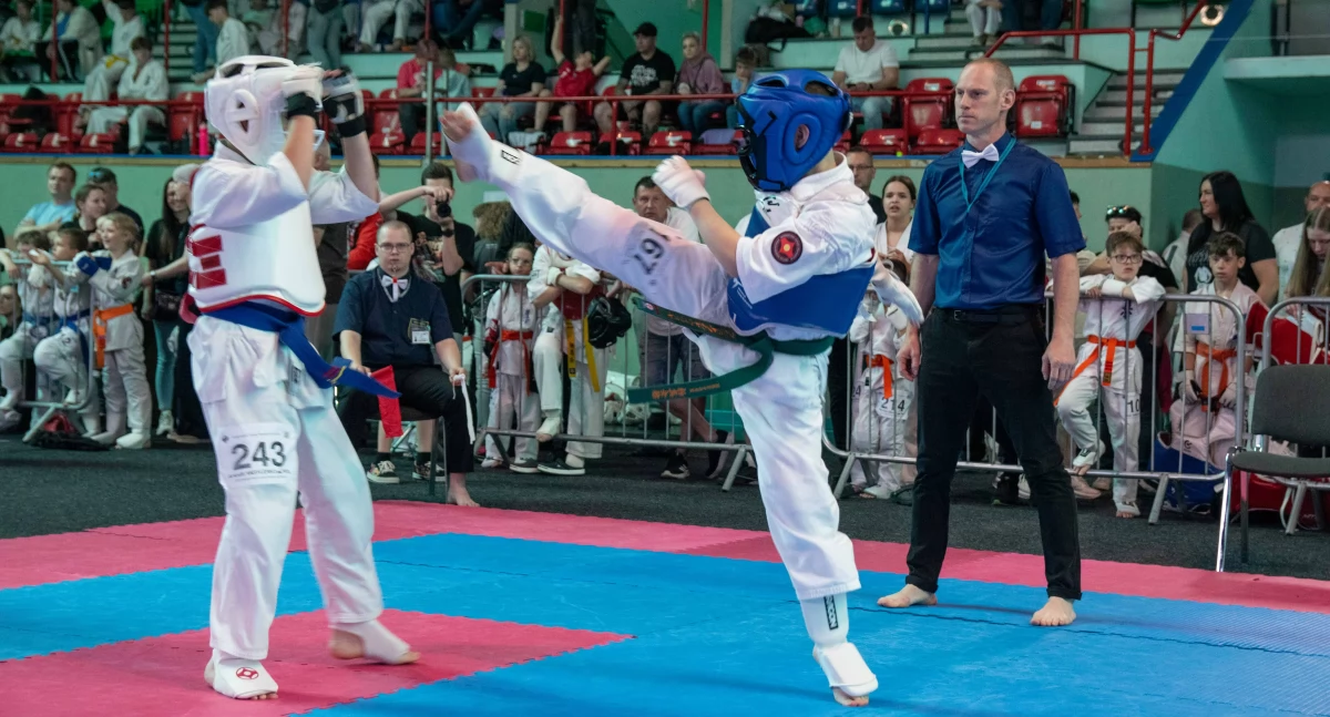 Sporty Walki, Kołobrzescy karatecy rozdali karty turnieju medali zostaje Kołobrzegu - zdjęcie, fotografia