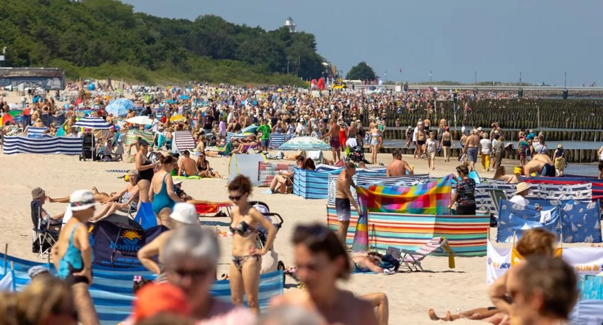 Wiadomości, Weekend kołobrzeskiej plaży Tłumy korzystały pięknej pogody [zdjęcia] - zdjęcie, fotografia