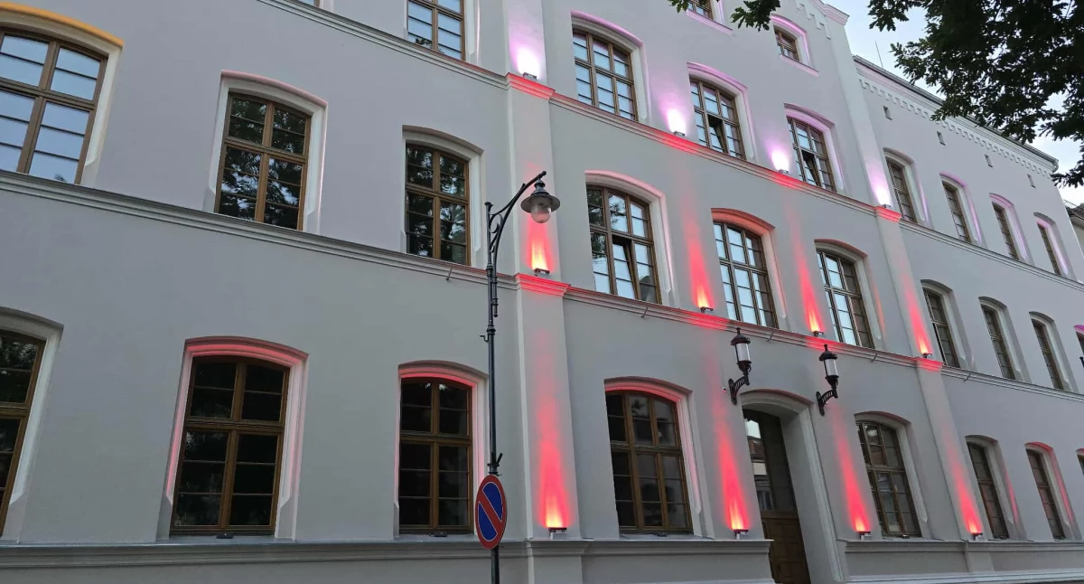 Wiadomości, Czterodniowy tydzień pracy Ministerstwo zaprasza Kołobrzeg planuje zmian - zdjęcie, fotografia