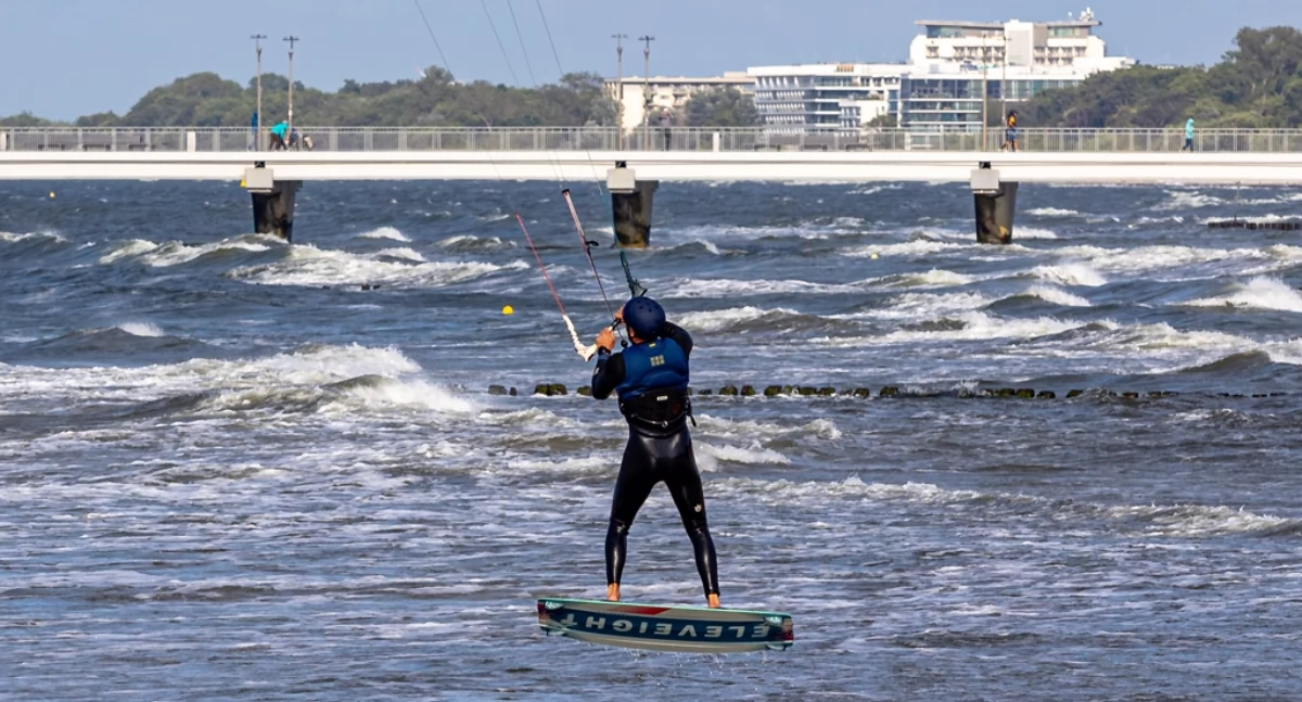 Wiadomości, Kiedy plażowicze uciekają wchodzą (foto) - zdjęcie, fotografia