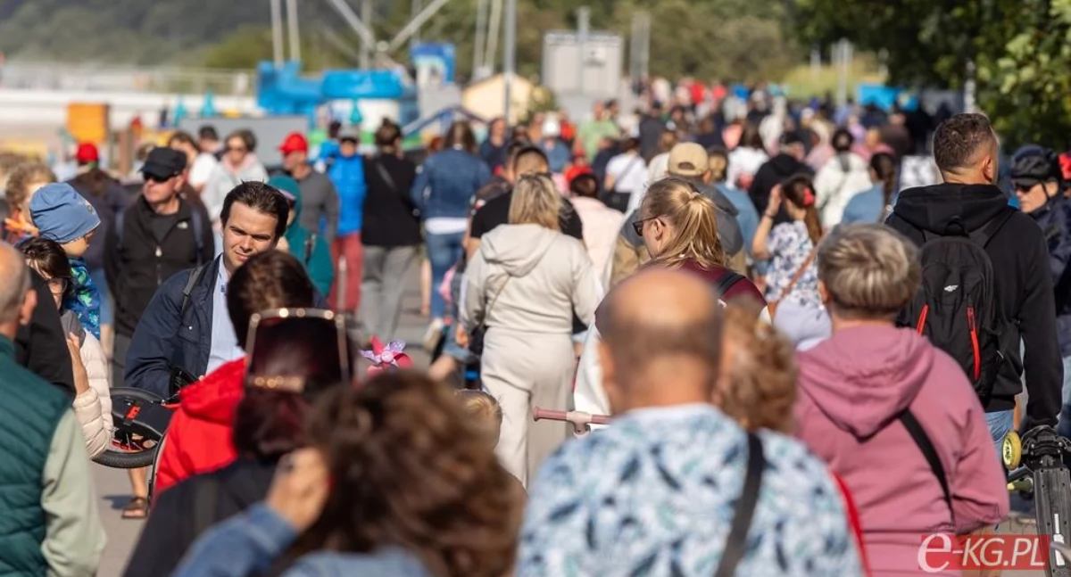 Wiadomości, Pierwszy weekend wakacji Kołobrzeg tętni życiem - zdjęcie, fotografia