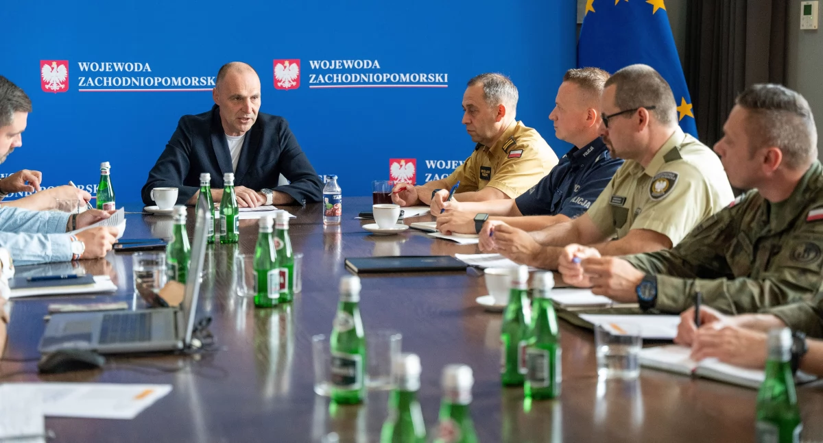 Wiadomości, Ekologiczny niepokój Odrze Wojewoda zwołał sztab kryzysowy - zdjęcie, fotografia
