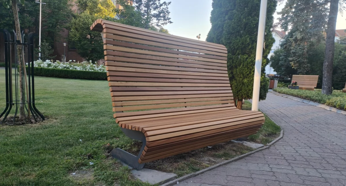 Wiadomości, Estetyczne zmiany centrum odnawianie ławek - zdjęcie, fotografia