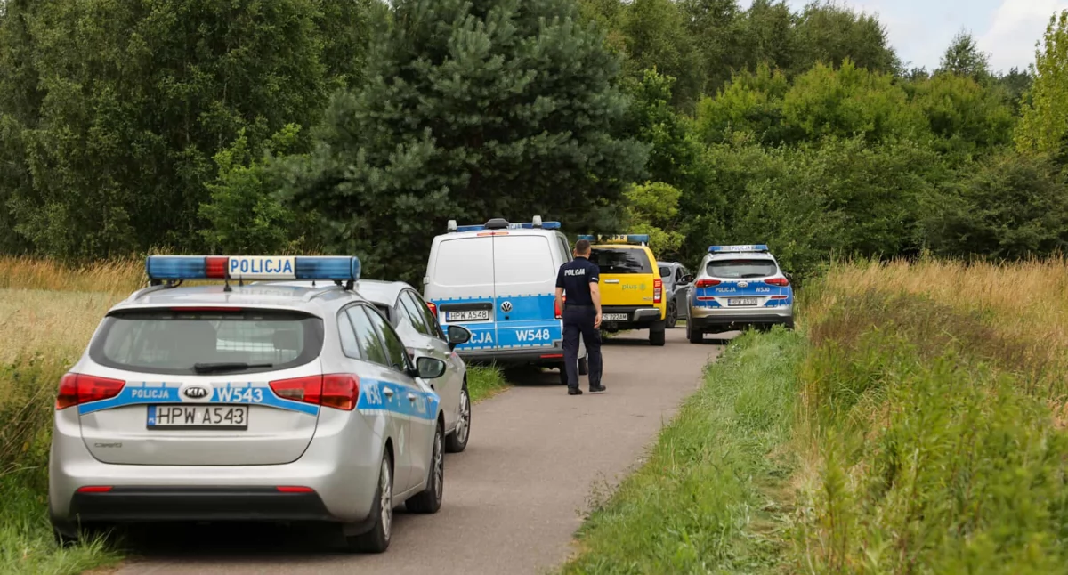 Wiadomości, obława lesie Kołobrzegiem Ucieka mężczyzna (foto) - zdjęcie, fotografia