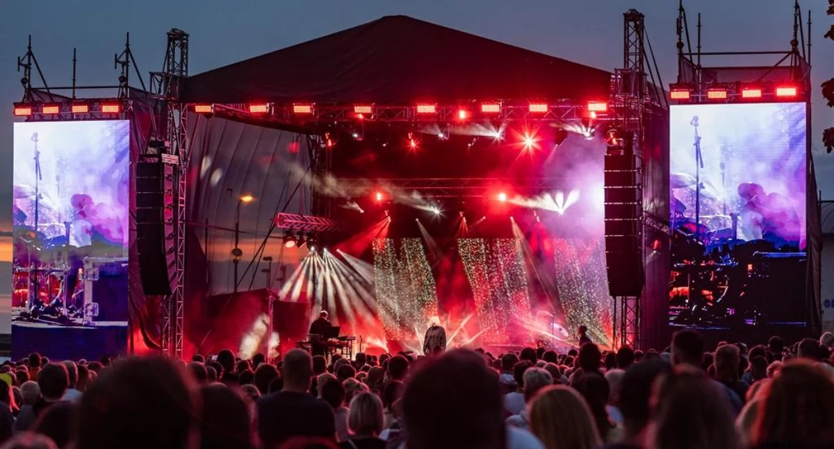 Wiadomości, Koncert latarni Nosowska zakończyła festiwal Kołobrzegu [zdjęcia] - zdjęcie, fotografia