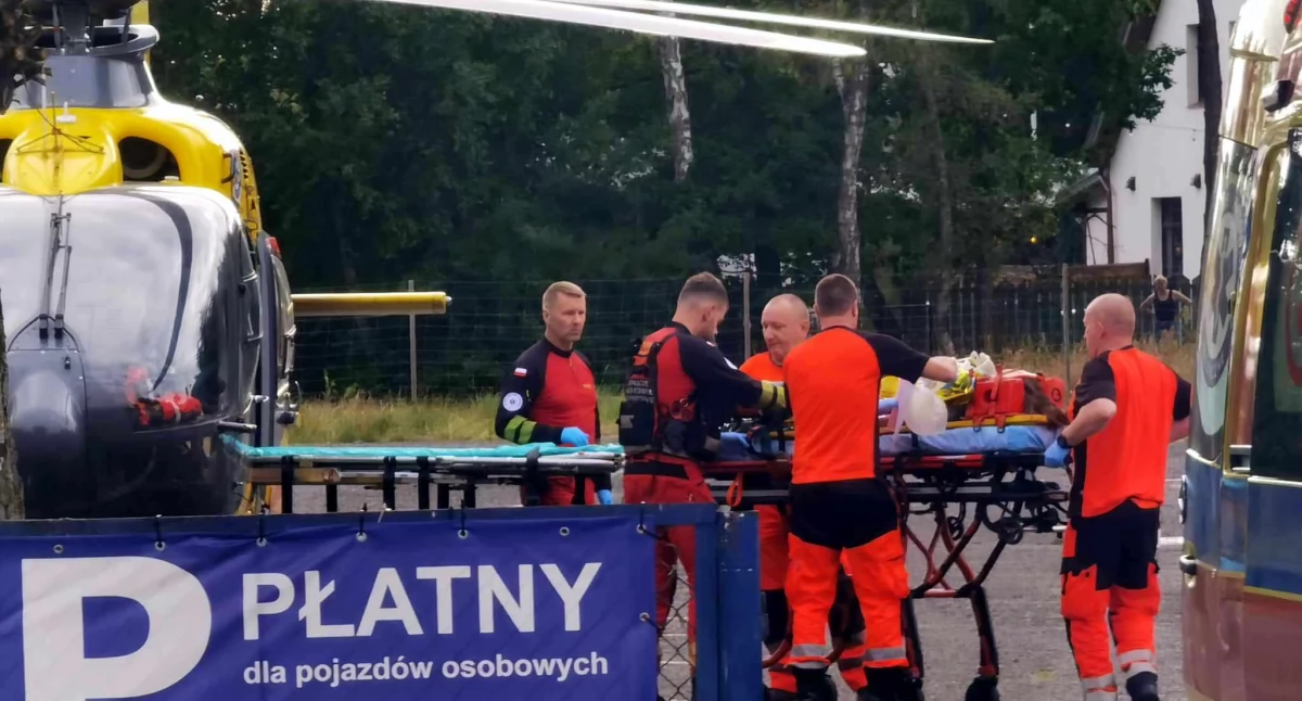 Wypadki drogowe, Potrącenie dziecka Dźwirzynie Lądował śmigłowiec - zdjęcie, fotografia