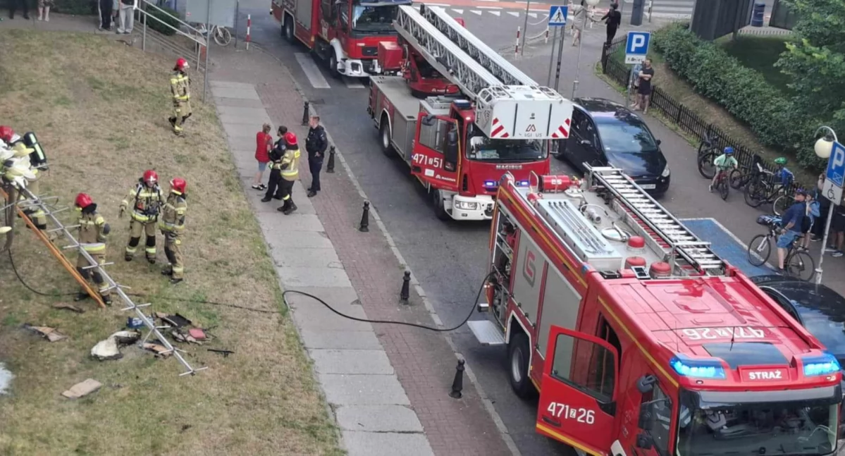 Straż Pożarna, Pożar mieszkania centrum Kołobrzegu Strażacy szybko opanowali ogień - zdjęcie, fotografia