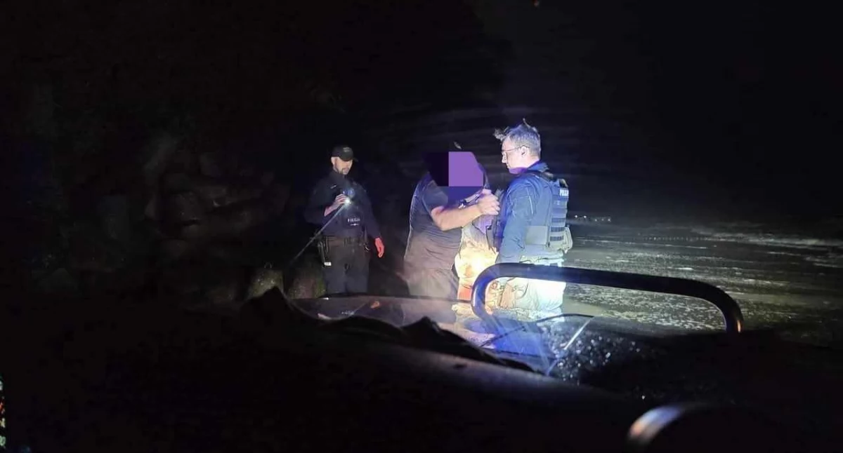 Wiadomości, Nocna kąpiel Bałtyku Wszystkie służby postawione - zdjęcie, fotografia