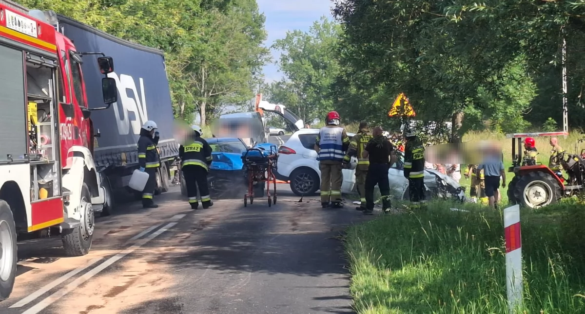 Wypadki drogowe, Wypadek Kołobrzegiem Sześć osób poszkodowanych - zdjęcie, fotografia