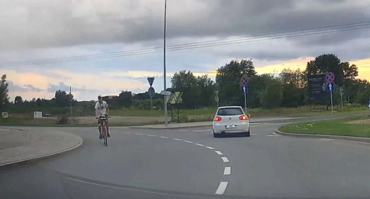 Wiadomości, prąd rondzie Rowerzysta testuje drogowy Kołobrzegu (wideo) - zdjęcie, fotografia