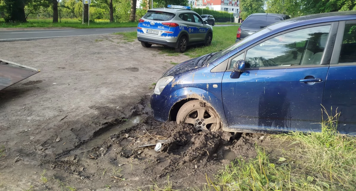 Kronika policyjna, Kierowca toyoty podejrzany jazdę wpływem Policję wezwał świadek zdarzenia - zdjęcie, fotografia
