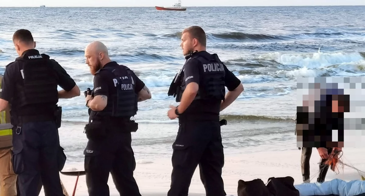 Wiadomości, Mężczyzna dryfował wodzie miejsce wezwano służby ratunkowe - zdjęcie, fotografia