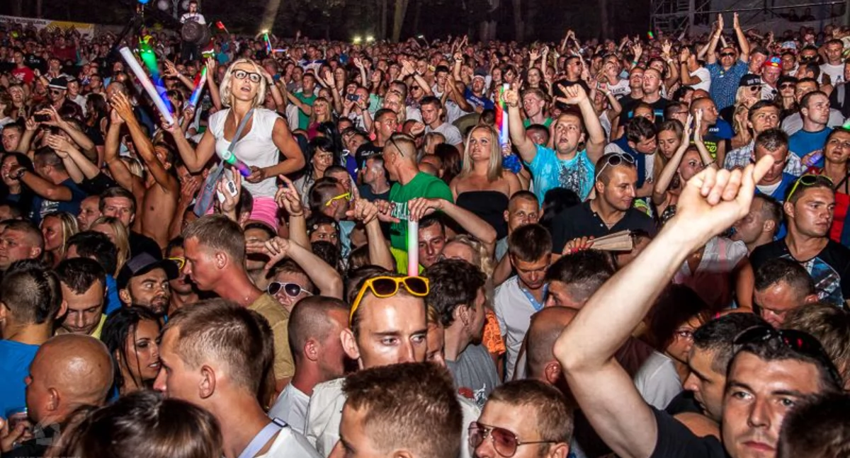 Wiadomości, wyglądał Sunrise Festival amfiteatrze setki zdjęć - zdjęcie, fotografia