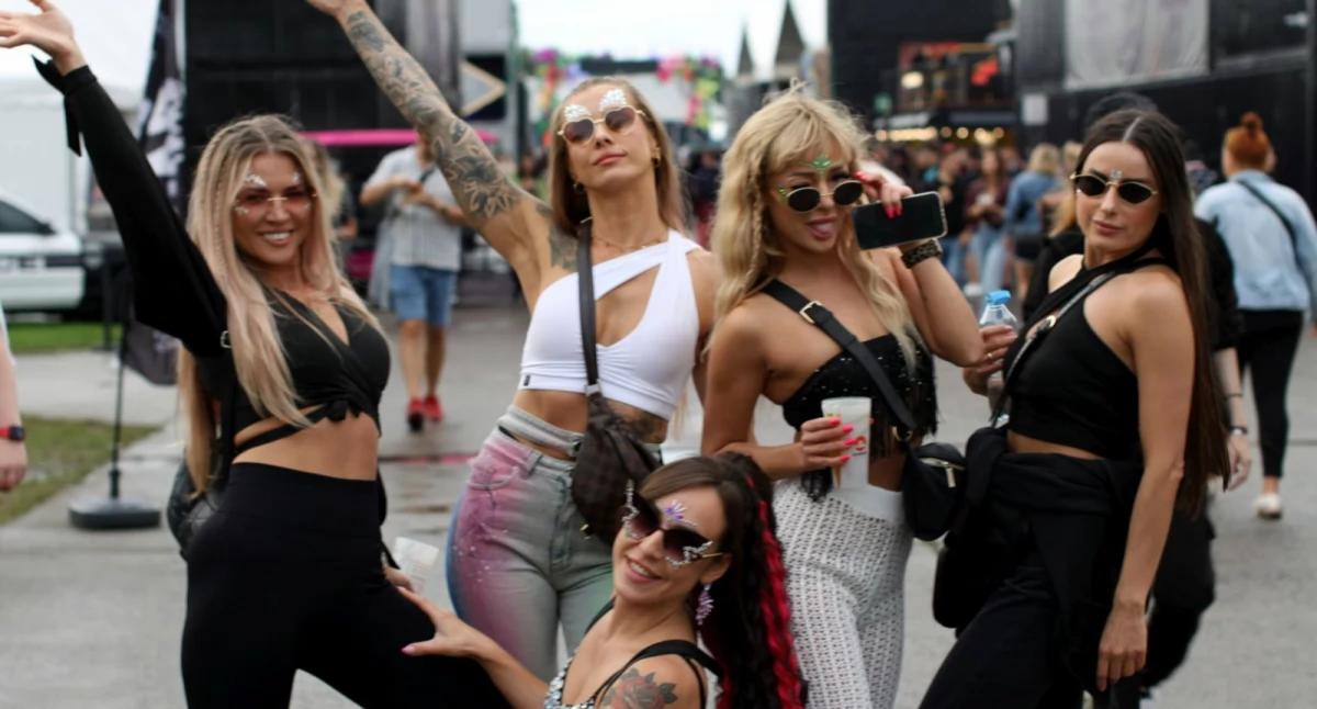 Wiadomości, bawiliście Sunrise Festival dużo zdjęć uczestników imprez! - zdjęcie, fotografia