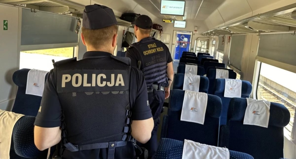 Wiadomości, Alarm pociągu Kołobrzegu ewakuacja osób internetowa transmisja - zdjęcie, fotografia