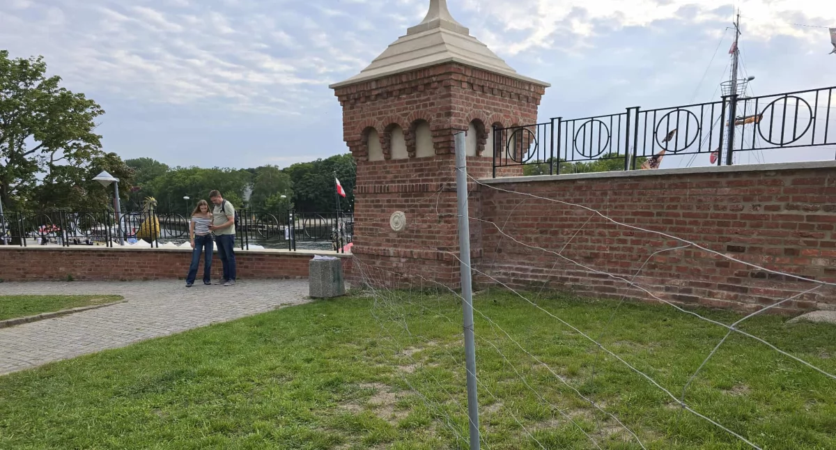 Wiadomości, Ogrodzenia wokół latarni morskiej Dlaczego wróciły remoncie - zdjęcie, fotografia