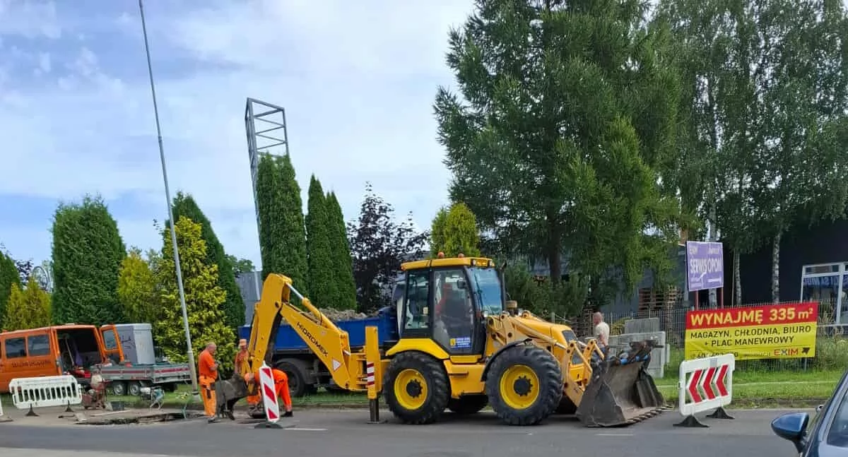 Wiadomości, Zapadnięcie jezdni Sienkiewicza Winna awaria instalacji trwają prace naprawcze - zdjęcie, fotografia