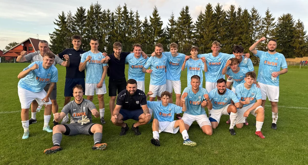 Piłka nożna, Derby powiatu Kotwica Dziś debiut nowej Kotwicy - zdjęcie, fotografia