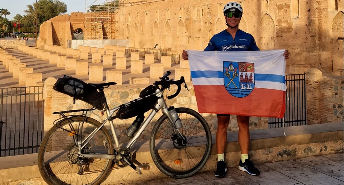 Wiadomości, Nauczyciel przejechał rowerem Kołobrzegu Marrakeszu wspomóc swojego ucznia - zdjęcie, fotografia