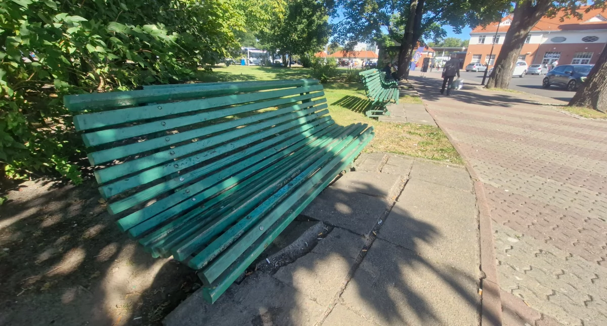 Wiadomości, centrum świeżo dworcu staremu Ławki poprawki - zdjęcie, fotografia