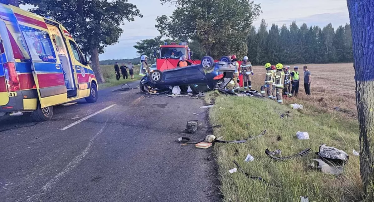 Wypadki drogowe, Tragiczny wypadek Kołobrzegiem żyje młody kierowca - zdjęcie, fotografia