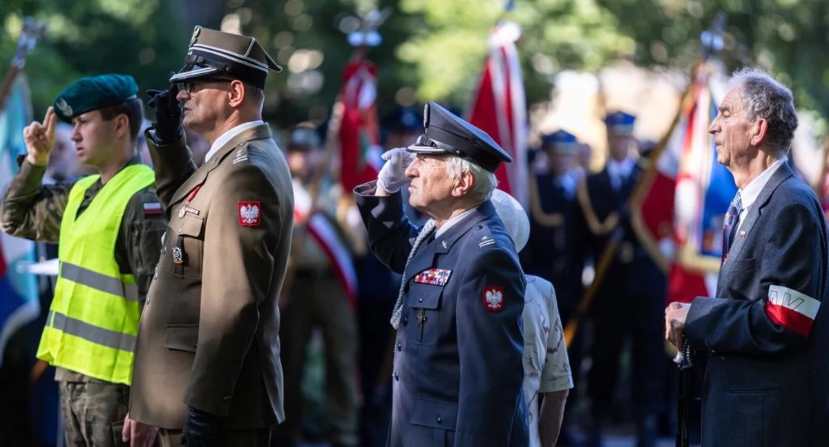 Wiadomości, Kołobrzeg uczcił rocznicę wybuchu wojny światowej (foto) - zdjęcie, fotografia