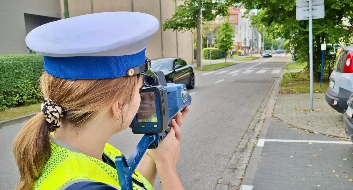 Kronika policyjna, Kontrola drogowa zakończyła mandatem karnym wpłatą tysiąca złotych - zdjęcie, fotografia