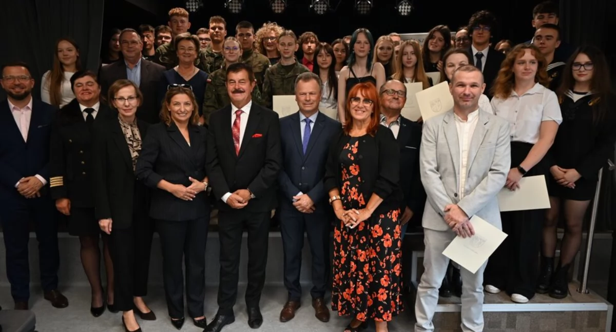 Wiadomości, Wykręcił średnią Stypendia Starosty Kołobrzeskiego przyznane - zdjęcie, fotografia