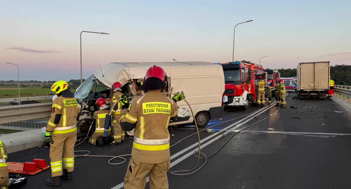Wypadki drogowe, Wypadek węźle Jedna osoba była zakleszczona - zdjęcie, fotografia